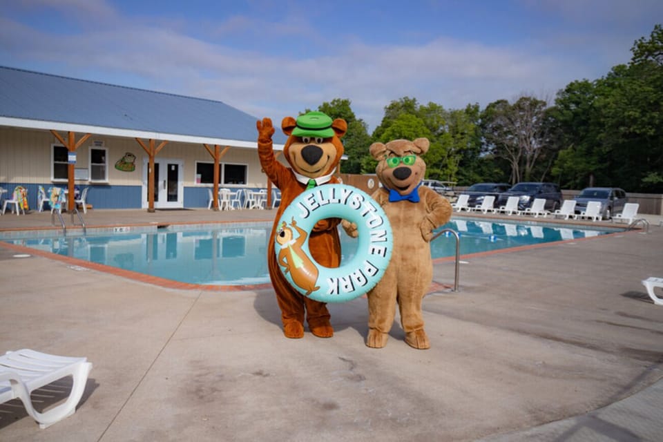 Make memories poolside with lively resort-style fun nearby.