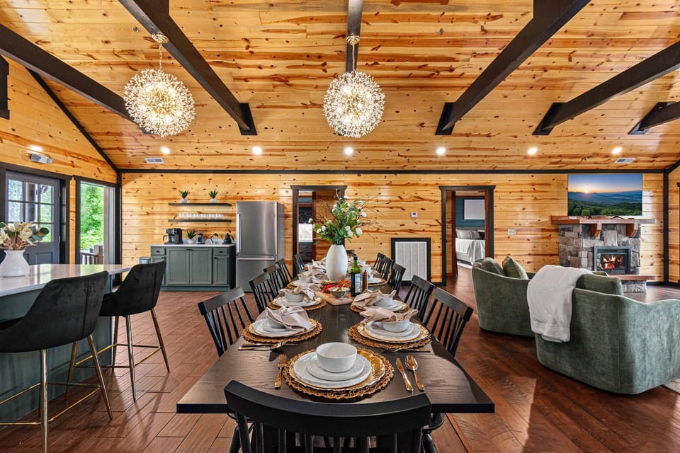 Some of the best trip memories happen right here around the dinner table.
