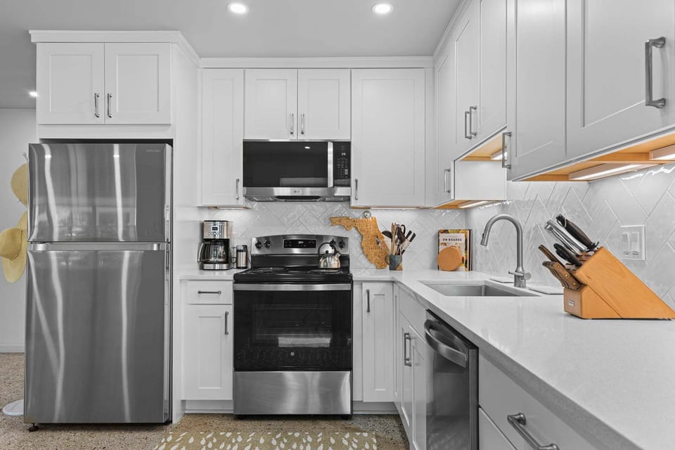 Fully equipped kitchen with everything you need to make your favorite meals