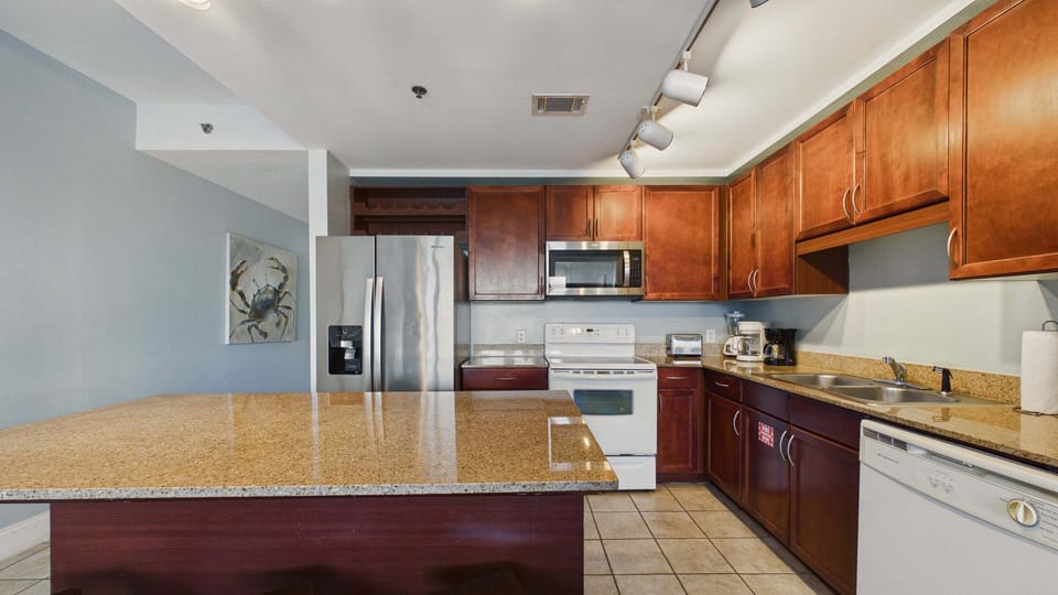 Breakfast bar seating around kitchen island