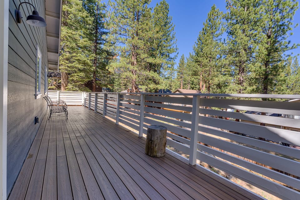 Expansive Deck w/ Outdoor Seating