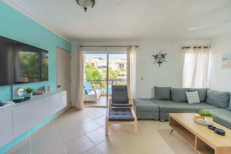 Apartment, 1 Bedroom, Balcony, Pool View | Living room
