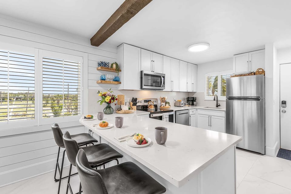 Fully Equipped Kitchen With Keurig And Regular Coffee Maker