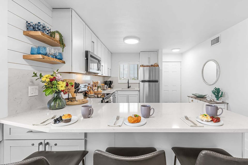 Kitchen With Breakfast Bar