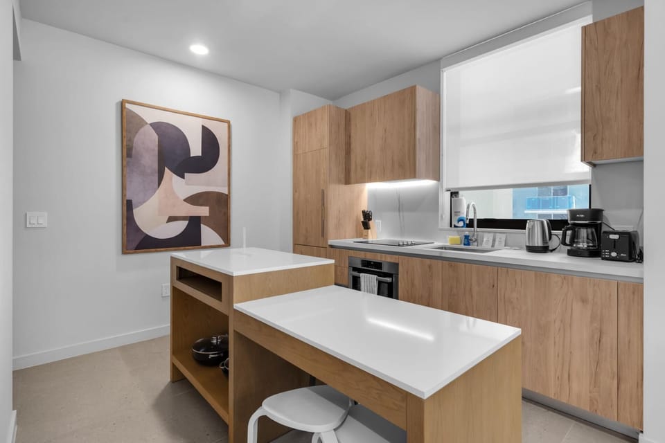 Bright 2 Bedroom in Downtown Miami  Close to Everything (9555)