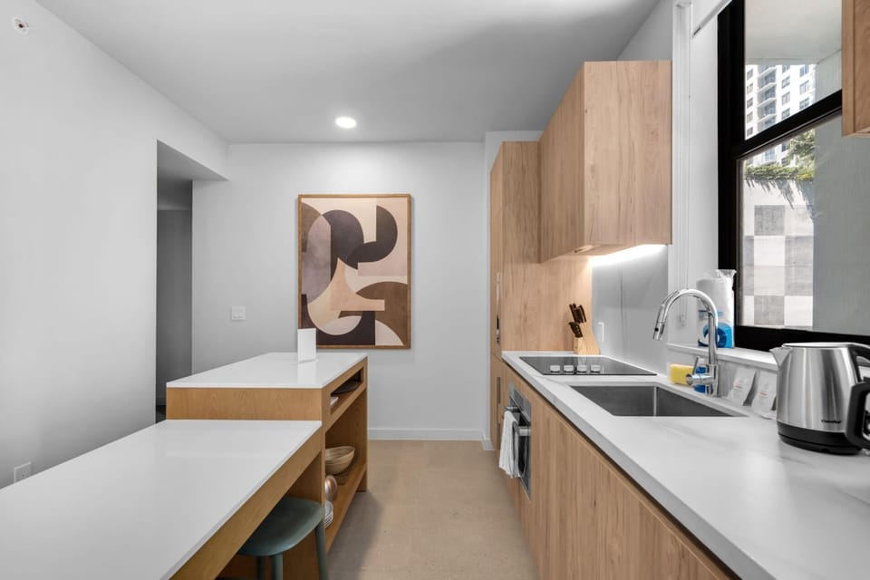 Bright 2 Bedroom in Downtown Miami  Close to Everything (9554)