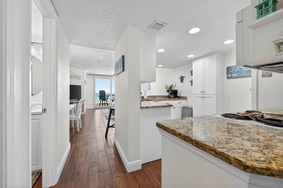 Entry into kitchen