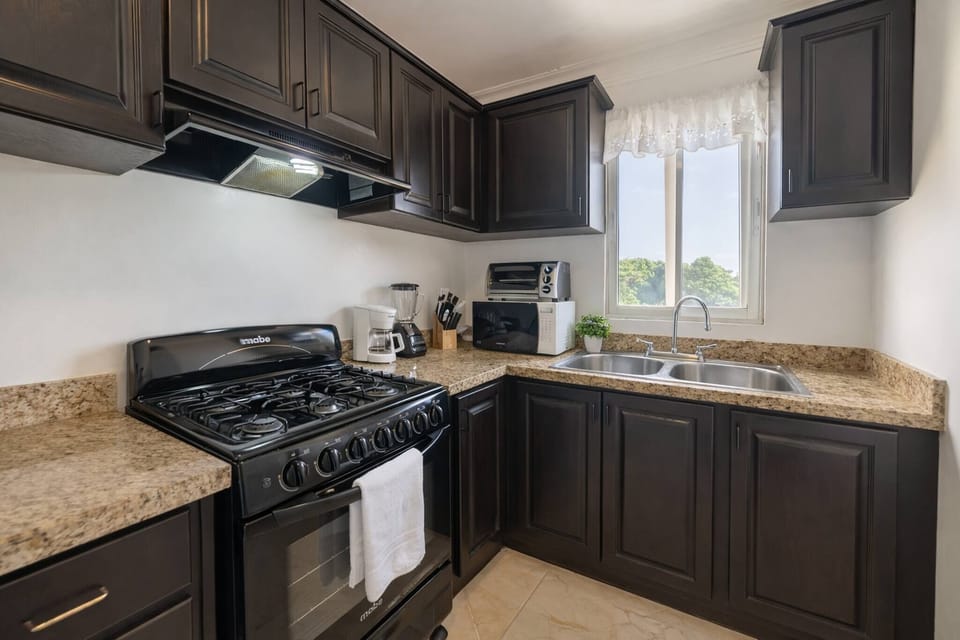 Condo, 1 Bedroom | Private kitchen