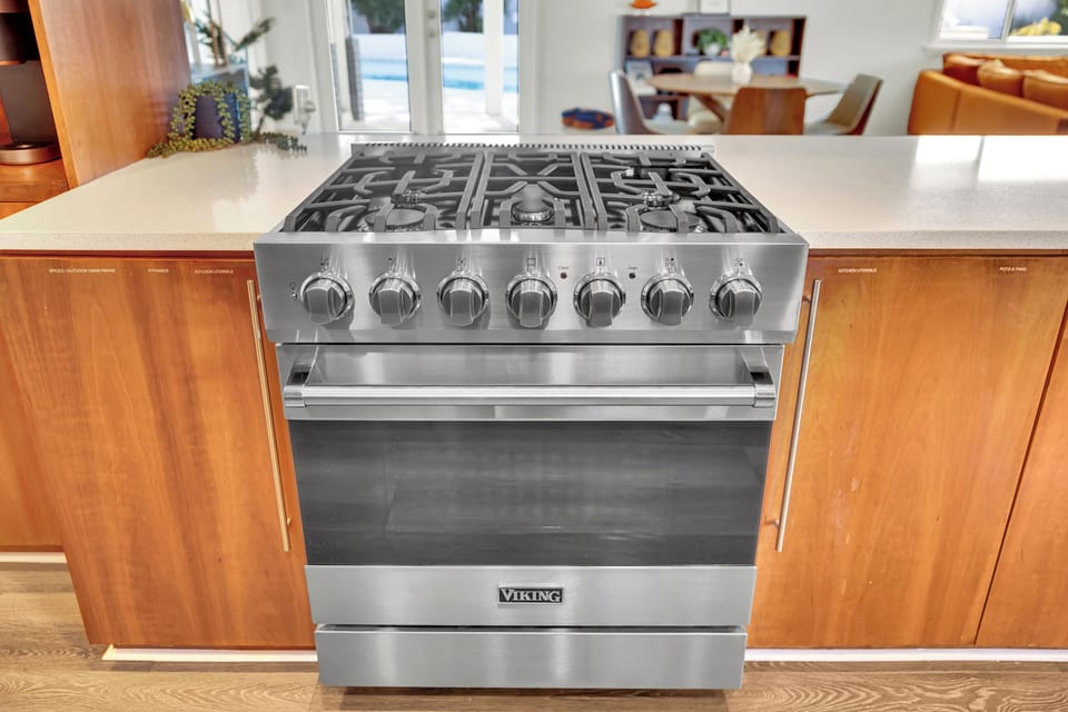 Cook, gather and entertain in style with a premium Viking gas range 