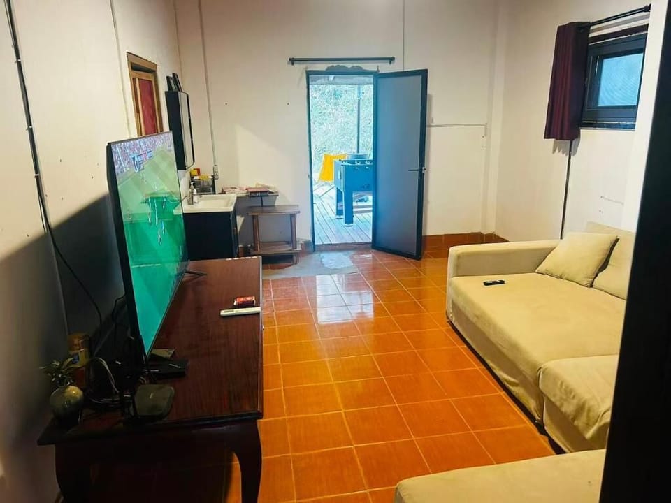 Economy Shared Dormitory, Hill View | Living area