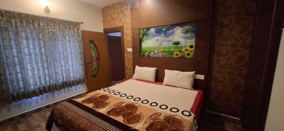 Deluxe Double Room | Egyptian cotton sheets, premium bedding, WiFi (free)