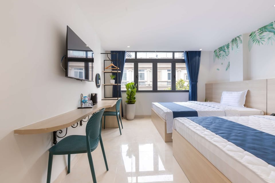 Deluxe Twin Room | Desk, free WiFi