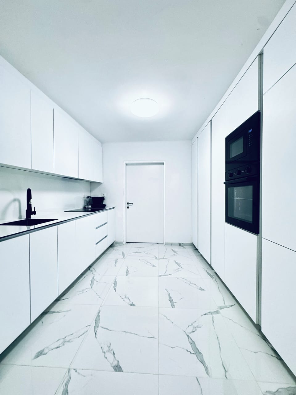 Basic Apartment | Private kitchen | Fridge, microwave, oven, stovetop