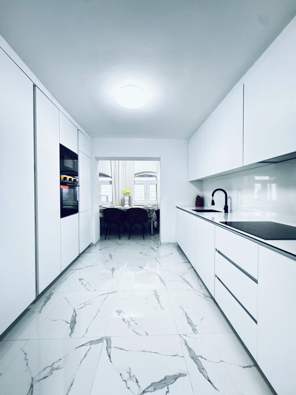 Basic Apartment | Private kitchen | Fridge, microwave, oven, stovetop