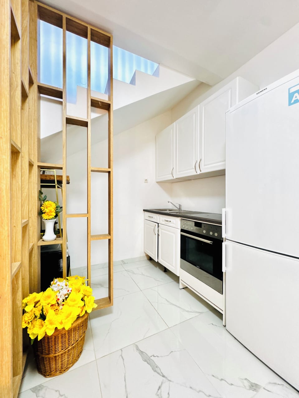 Basic Apartment | Private kitchen | Fridge, microwave, oven, stovetop