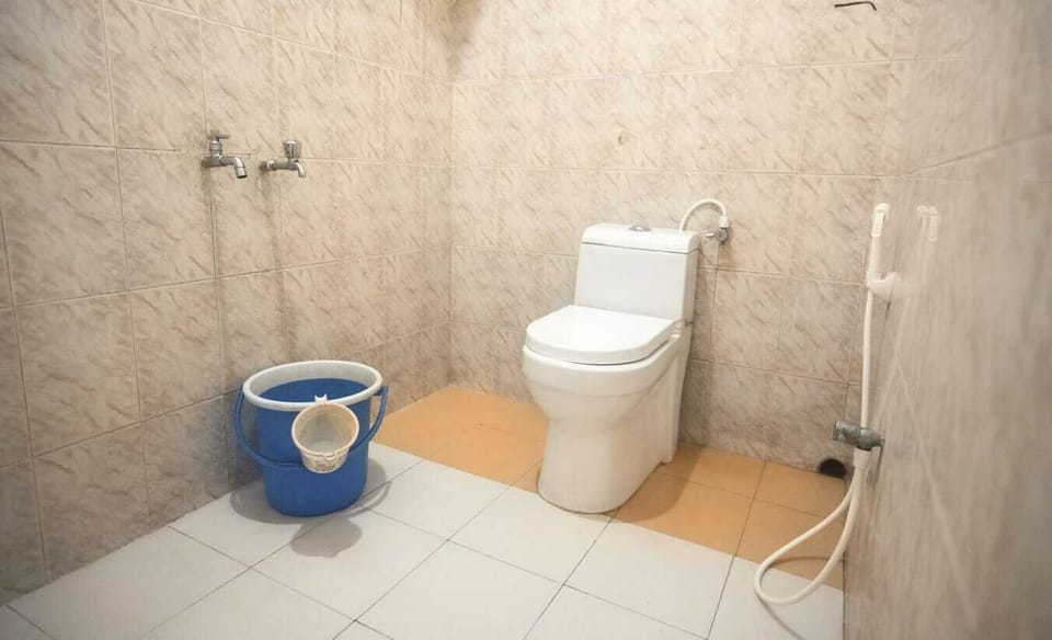 Shower, free toiletries, hair dryer (on request), towels