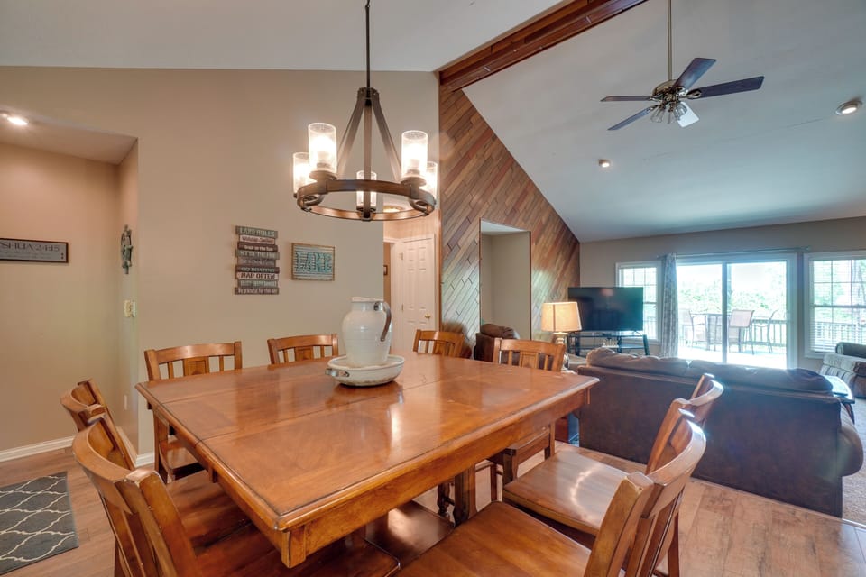 Dining Area | Main Level