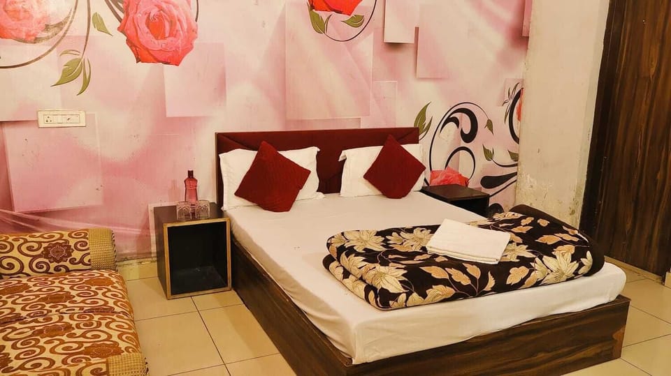 Basic Room | Hypo-allergenic bedding, desk, laptop workspace, free WiFi