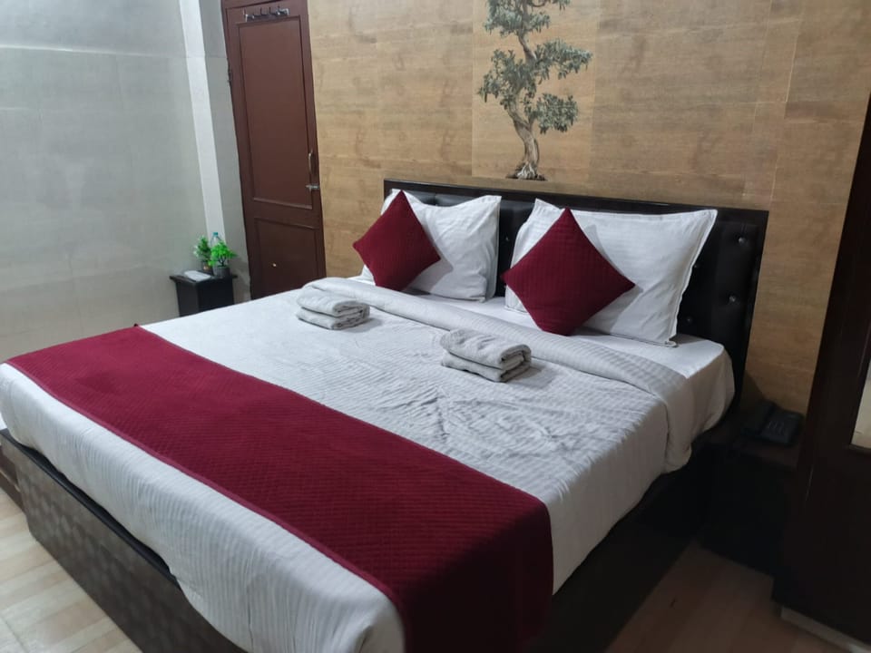 Deluxe Double Room | Desk, laptop workspace, free WiFi, bed sheets