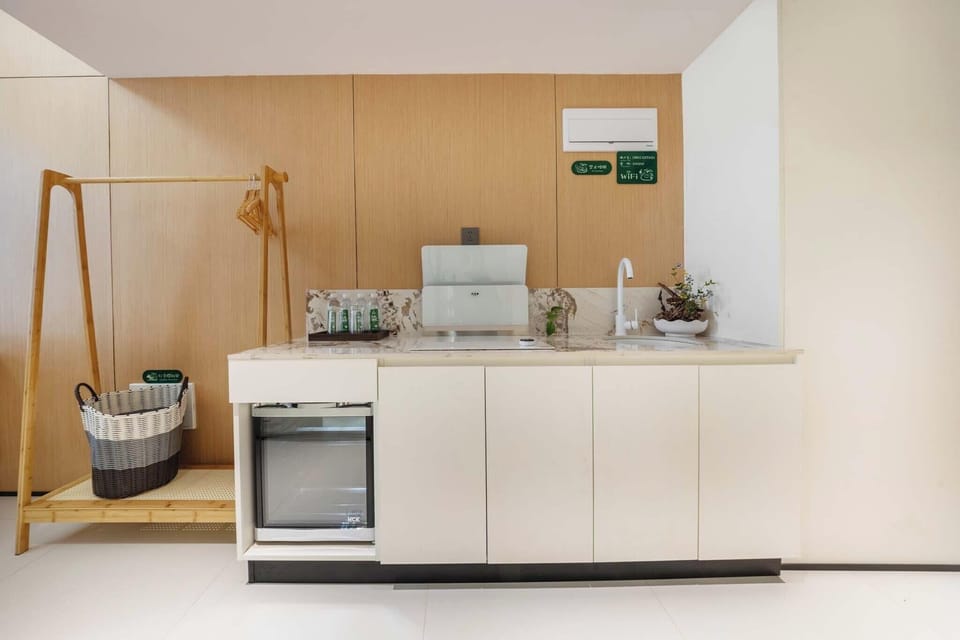 Superior Duplex, City View | Private kitchenette | Electric kettle, cleaning supplies, paper towels