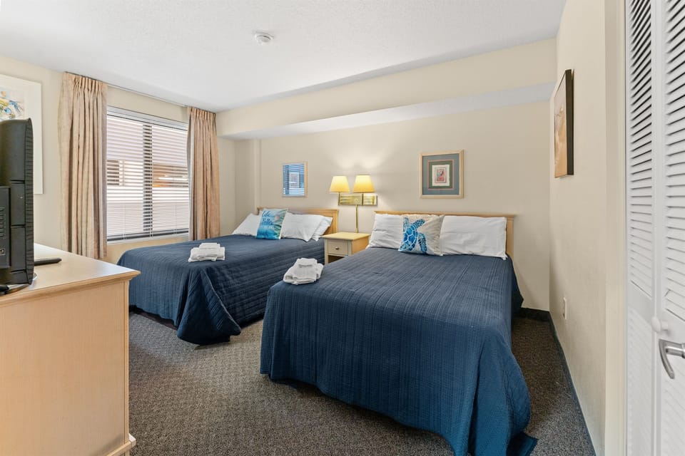 Large 2nd bedroom with 2 double beds and large TV