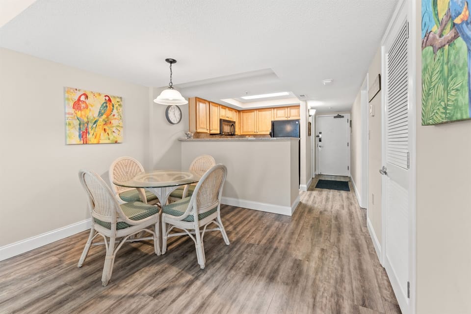 Dining area with seating for 4