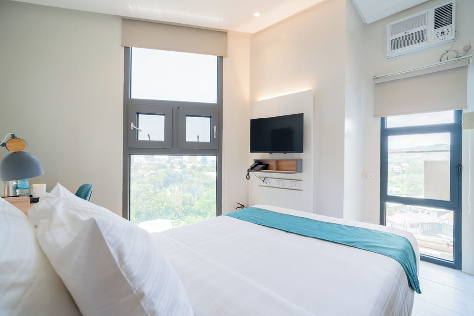 Basic Single Room, 1 Large Twin Bed | In-room safe, desk, laptop workspace, WiFi (free)
