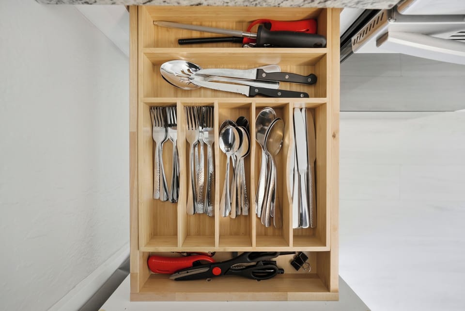 Fully stocked for every meal! Enjoy complete silverware and cutlery sets, making dining in our Seminole getaway easy, convenient, and hassle-free. 