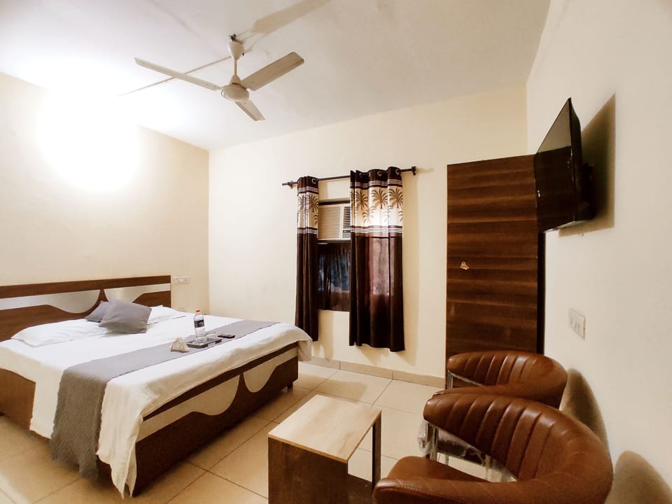 Basic Double Room | Desk, laptop workspace, free WiFi