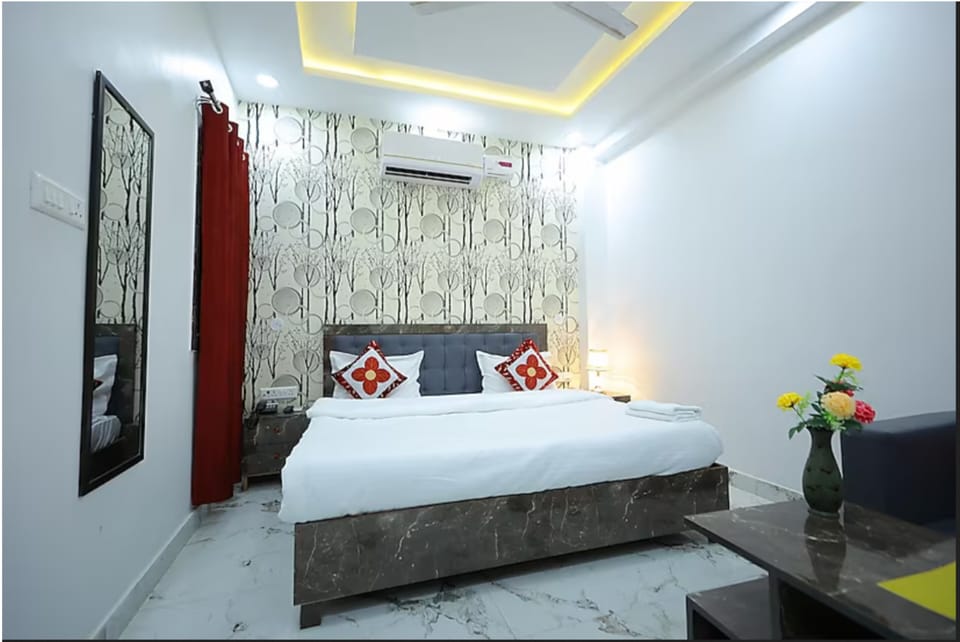 Deluxe Double Room, City View | Desk, free WiFi