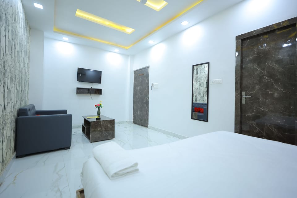 Deluxe Double Room, City View | Desk, free WiFi