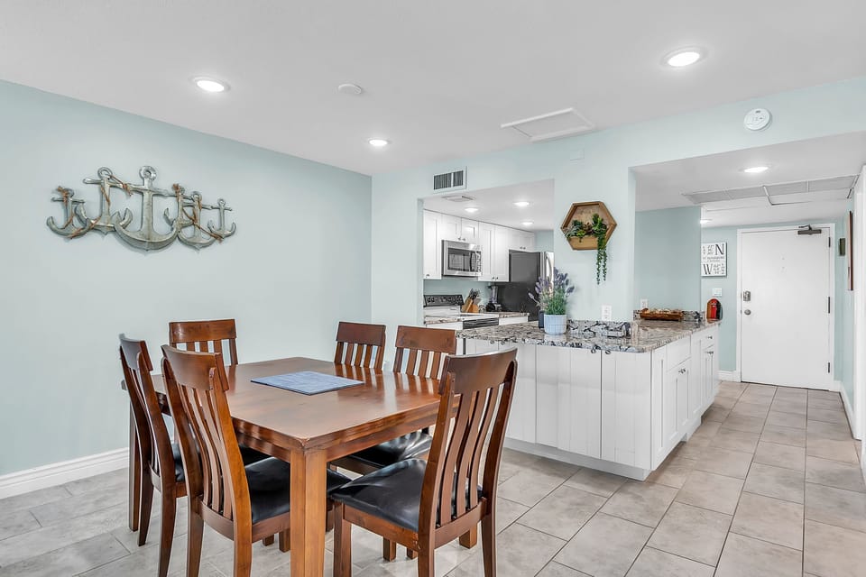 Dining/Kitchen Area
