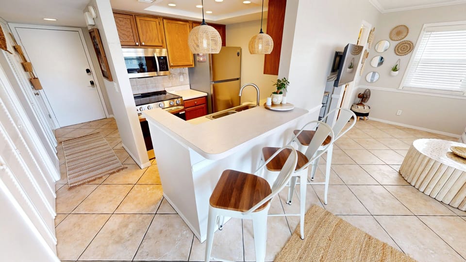 Condo, 1 Bedroom | Private kitchen | Fridge, oven, coffee/tea maker, toaster