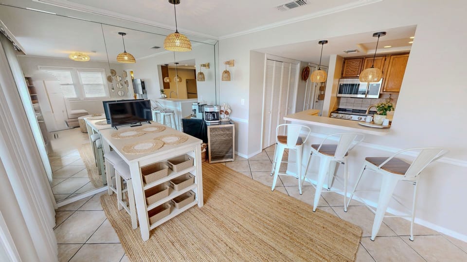 Condo, 1 Bedroom | Interior