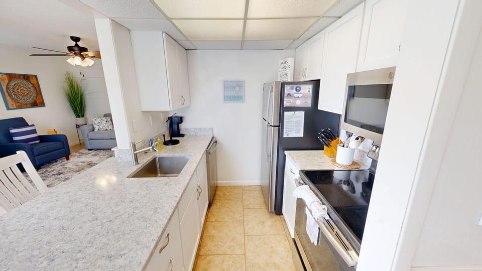 Condo, 1 Bedroom | Private kitchen | Coffee/tea maker, fridge, oven, toaster