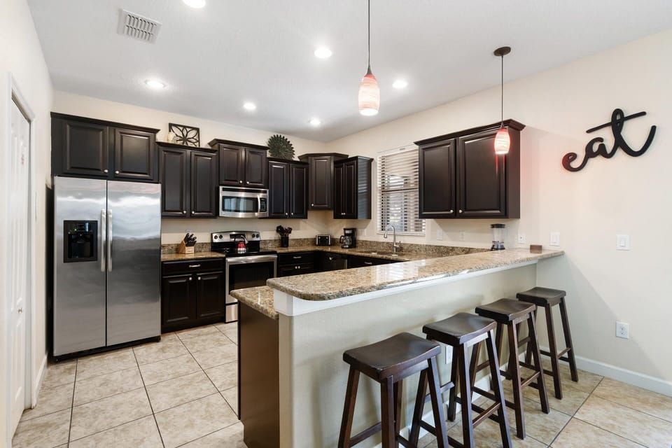 House, 6 Bedrooms | Private kitchen | Coffee/tea maker, fridge, oven, toaster