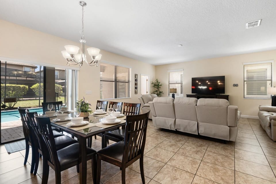 House, 6 Bedrooms | Dining