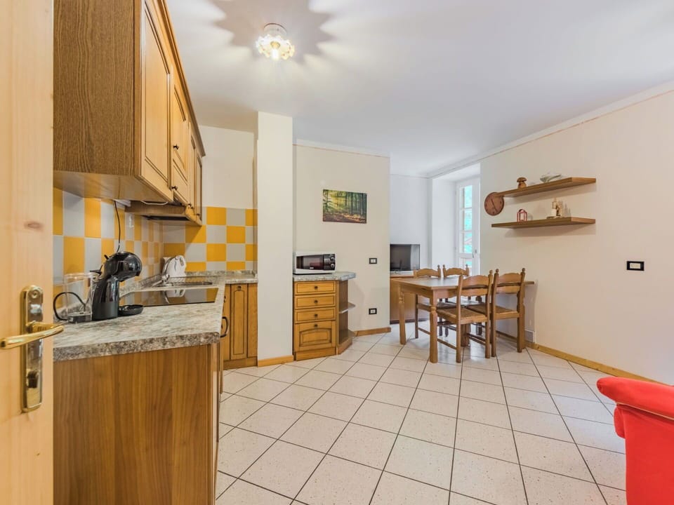 Interior Design, Apartment, Flooring, Floor, Ceiling, Room, Wood Stain, Hardwood, Cabinetry, Hotel