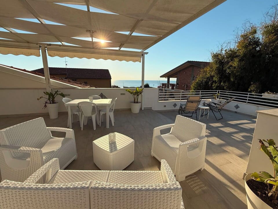 Autumn, Balcony / Terrace / Patio, Spring, Summer