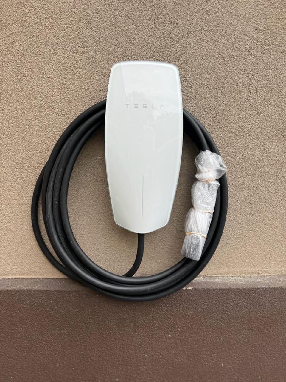 Electric vehicle charging station