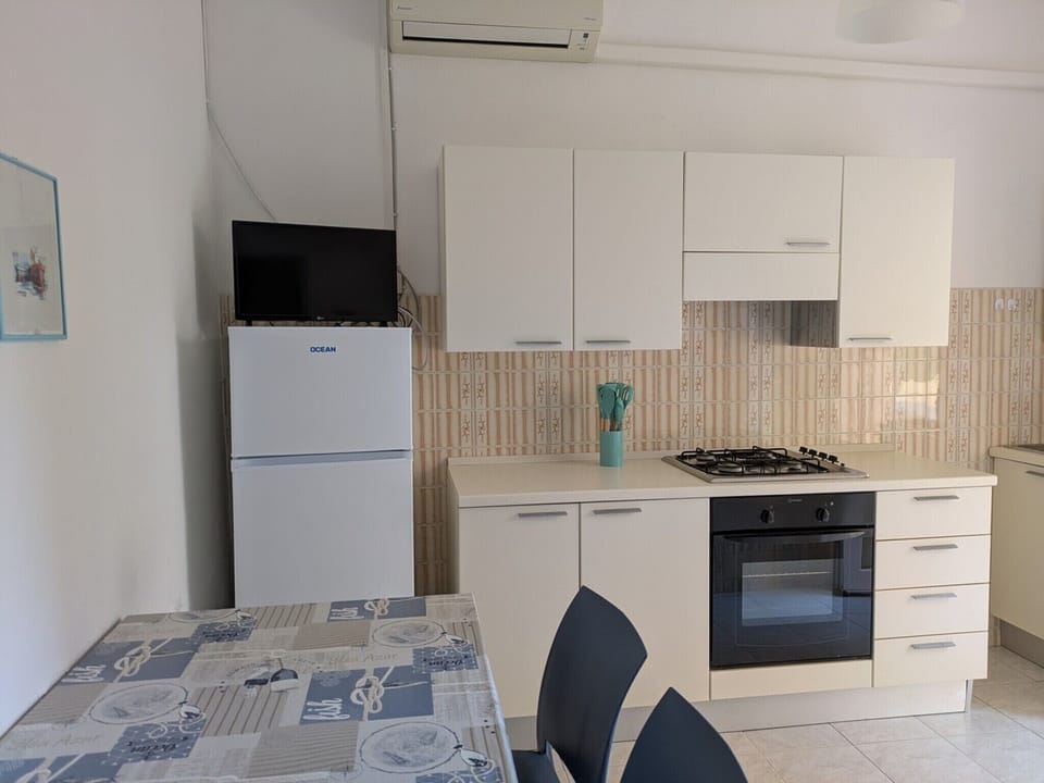 Apartment, 1 Bedroom, Patio, City View | Interior