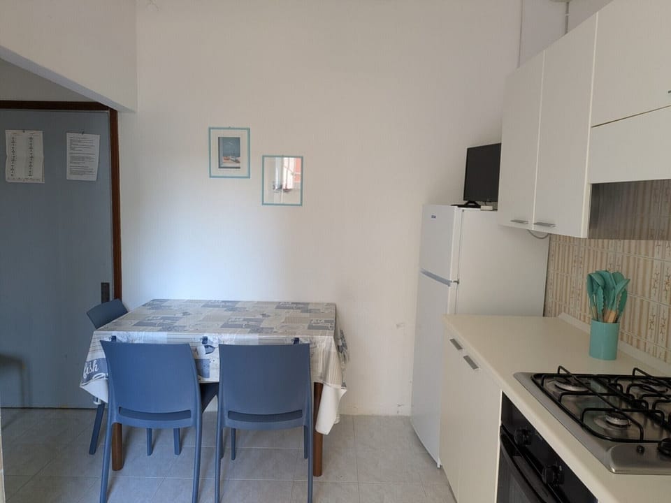 Apartment, 1 Bedroom, Patio, City View | Dining room