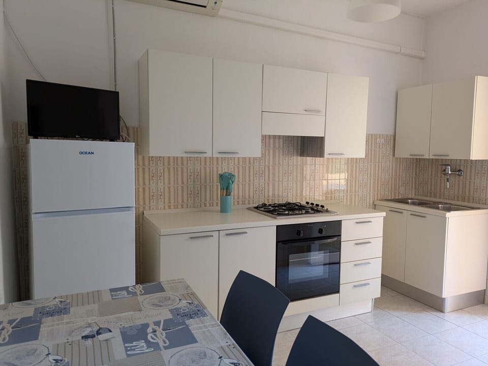 Apartment, 1 Bedroom, Patio, City View | Interior