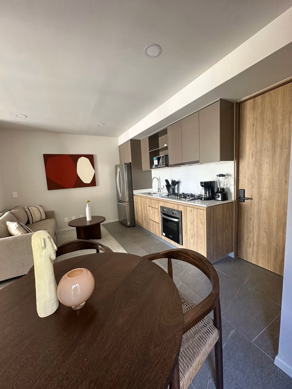 Full-size fridge, microwave, oven, cookware/dishes/utensils