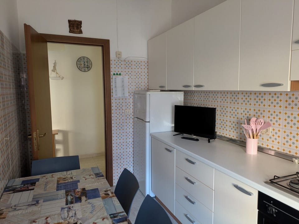 Apartment, 1 Bedroom, City View | Dining room