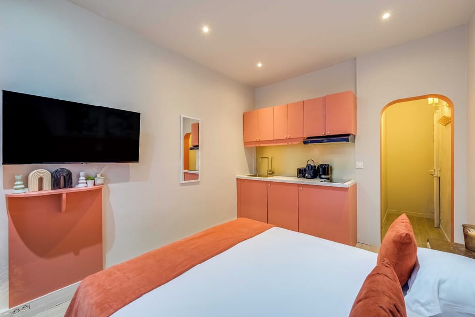 House | 1 bedroom, laptop workspace, iron/ironing board, bed sheets