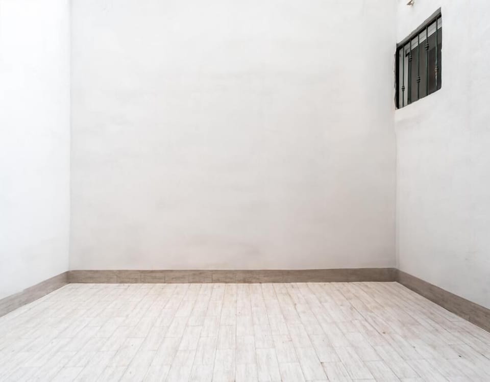 Classic Double Room, Balcony, City View | Interior