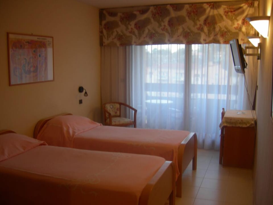 Comfort Twin Room | Desk, free WiFi