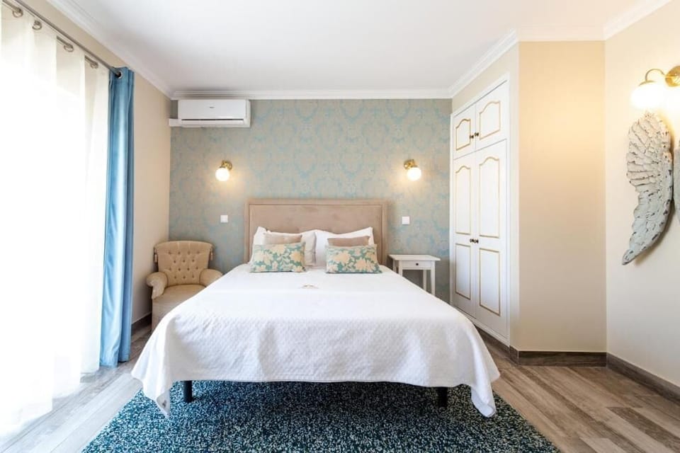 Suite, Pool View | Desk, WiFi (free)