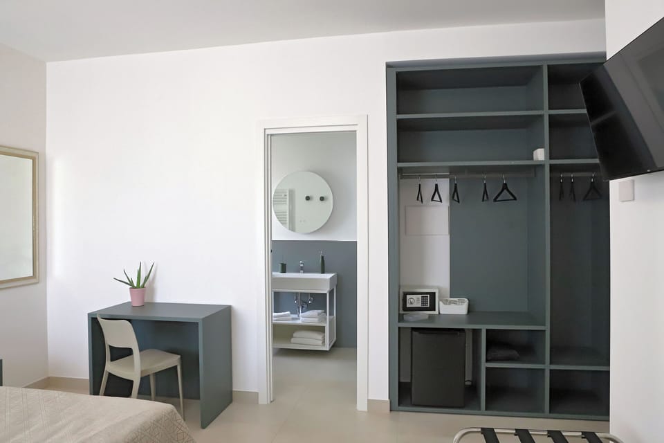 Comfort Triple Room | Minibar, in-room safe, desk, soundproofing